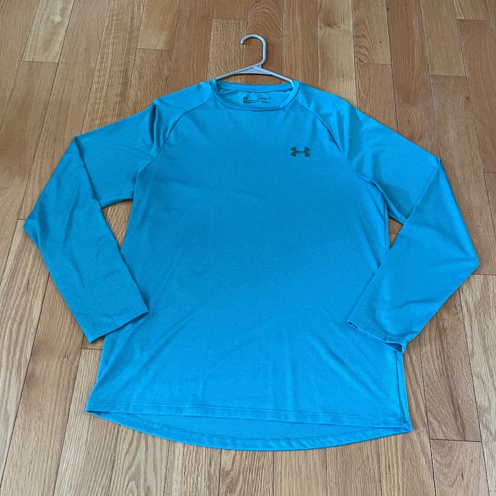 Men's medium / loose fit UA / heat gear Long sleeve shirt color teal.